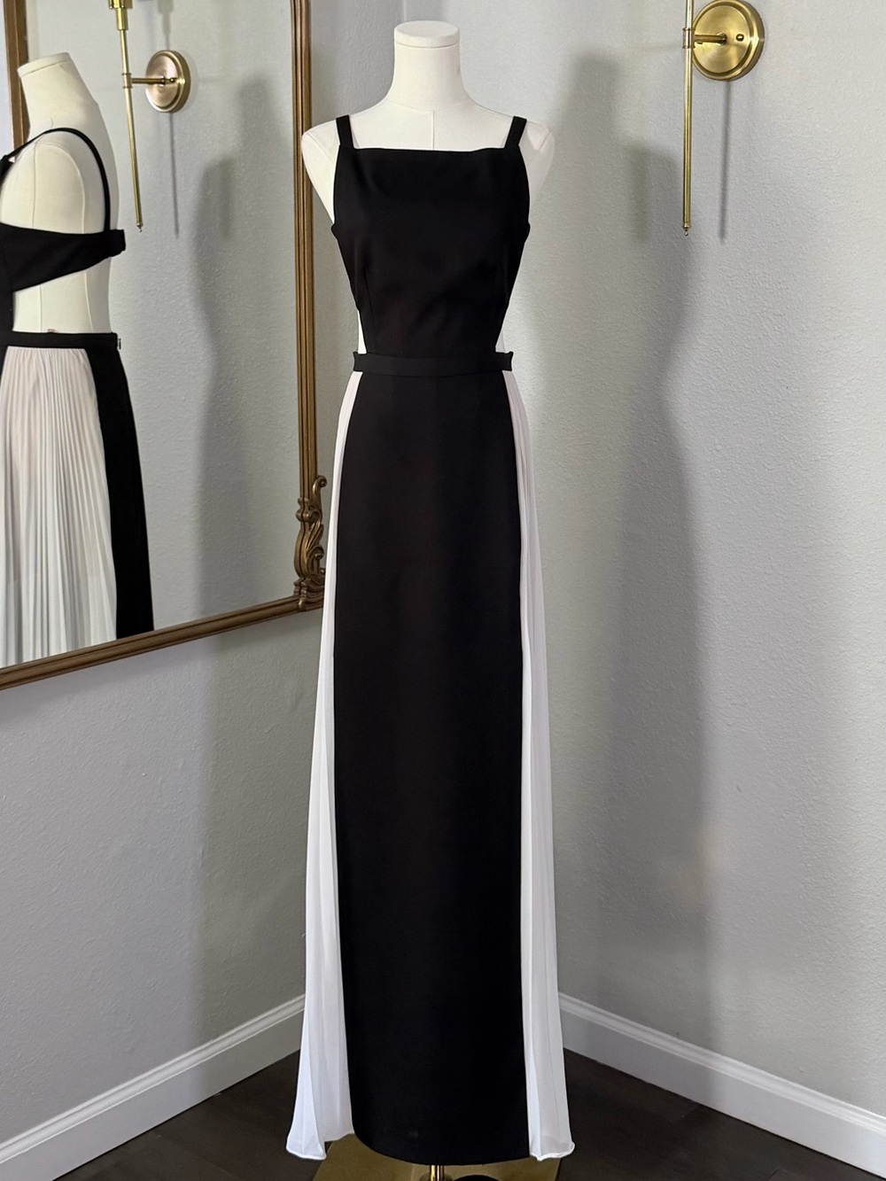 BCBGMAXAZRIA Brielle Pleated Colorblock Cutout Maxi Gown Size 4 Black White